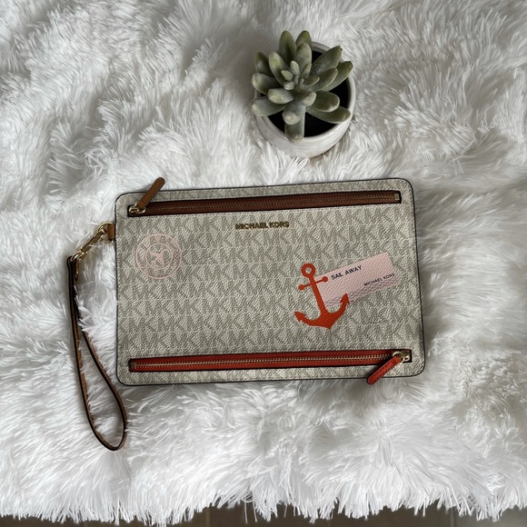 Micheal Kors Logo Travel Wristlet Large - Picture 3 of 7